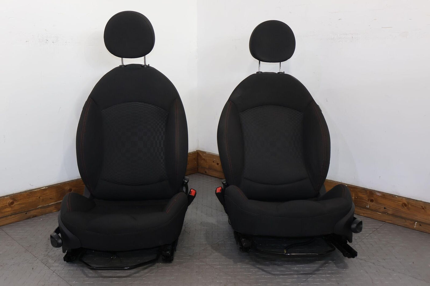 09-15 Mini Cooper S Coupe Pair LH & RH Front Seat Set (Black W/ Red Stitching)