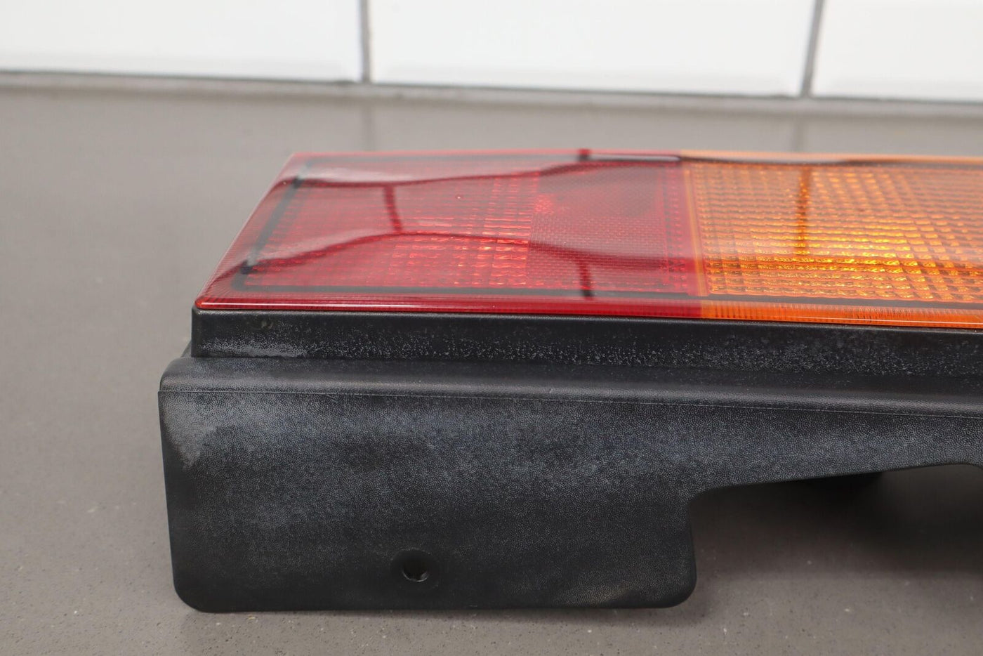 03-04 Hummer H2 Right Passenger Tail Light Tail Lamp (Body Mounted) OEM Tested