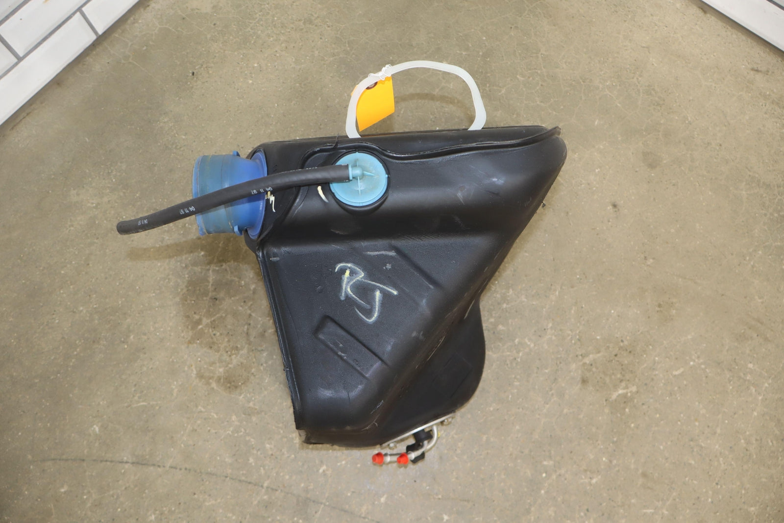 97-98 C5 Corvette Pair LH&RH Fuel Tanks W/Pumps *NO Crossover Tube
