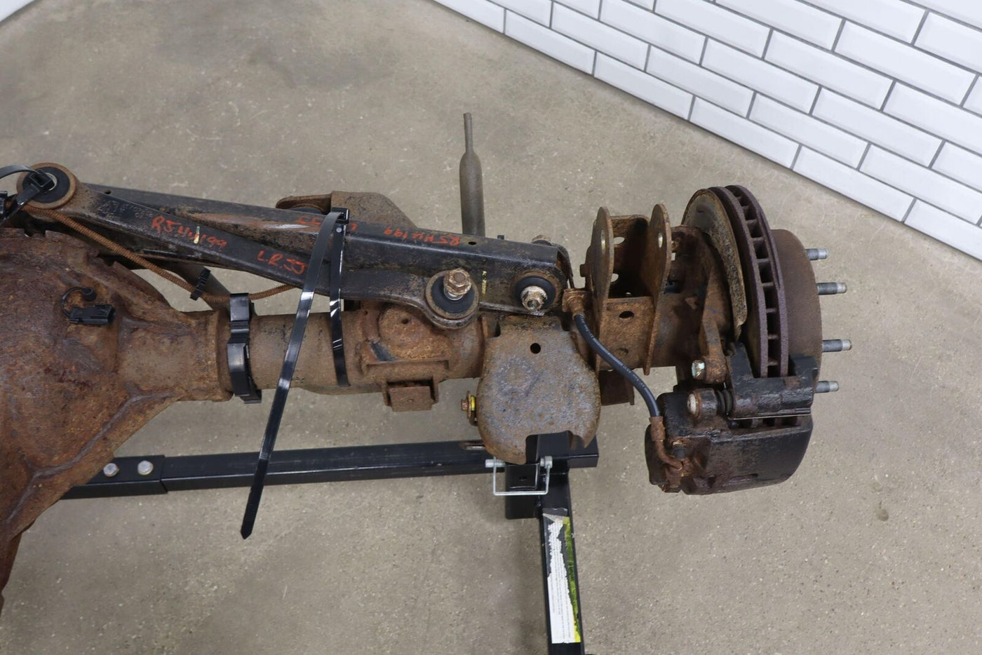 03-05 Hummer H2 Solid Rear Axle 4.10 Gear Ratio (Opt GT5) W/ Brakes 103K