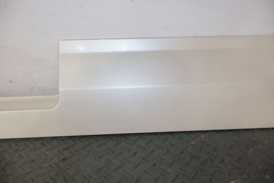 03-06 Cadillac Escalade Rear Exterior Lower Tailgate Moulding -White Diamond 98U