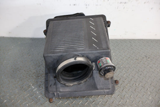 02-06 Cadillac Escalade OEM 6.0L Air Cleaner W/ Intake/Resonator/Box (NO MAF)