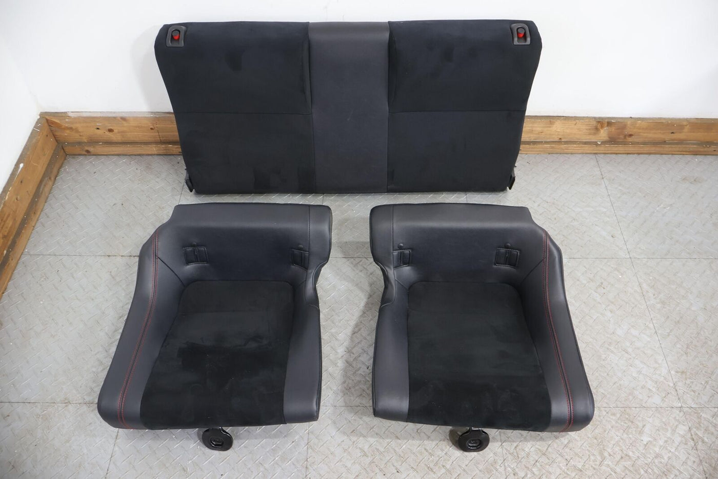 2015 Subaru BRZ Limited Leather/Alcantara Seat Set (Black/Red Stitch BL20) Notes