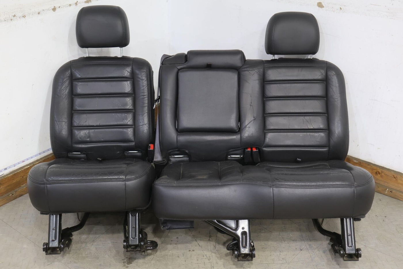 03-07 Hummer H2 2nd / Rear Row Leather Seat (Ebony 482) SUV Only Mild Wear