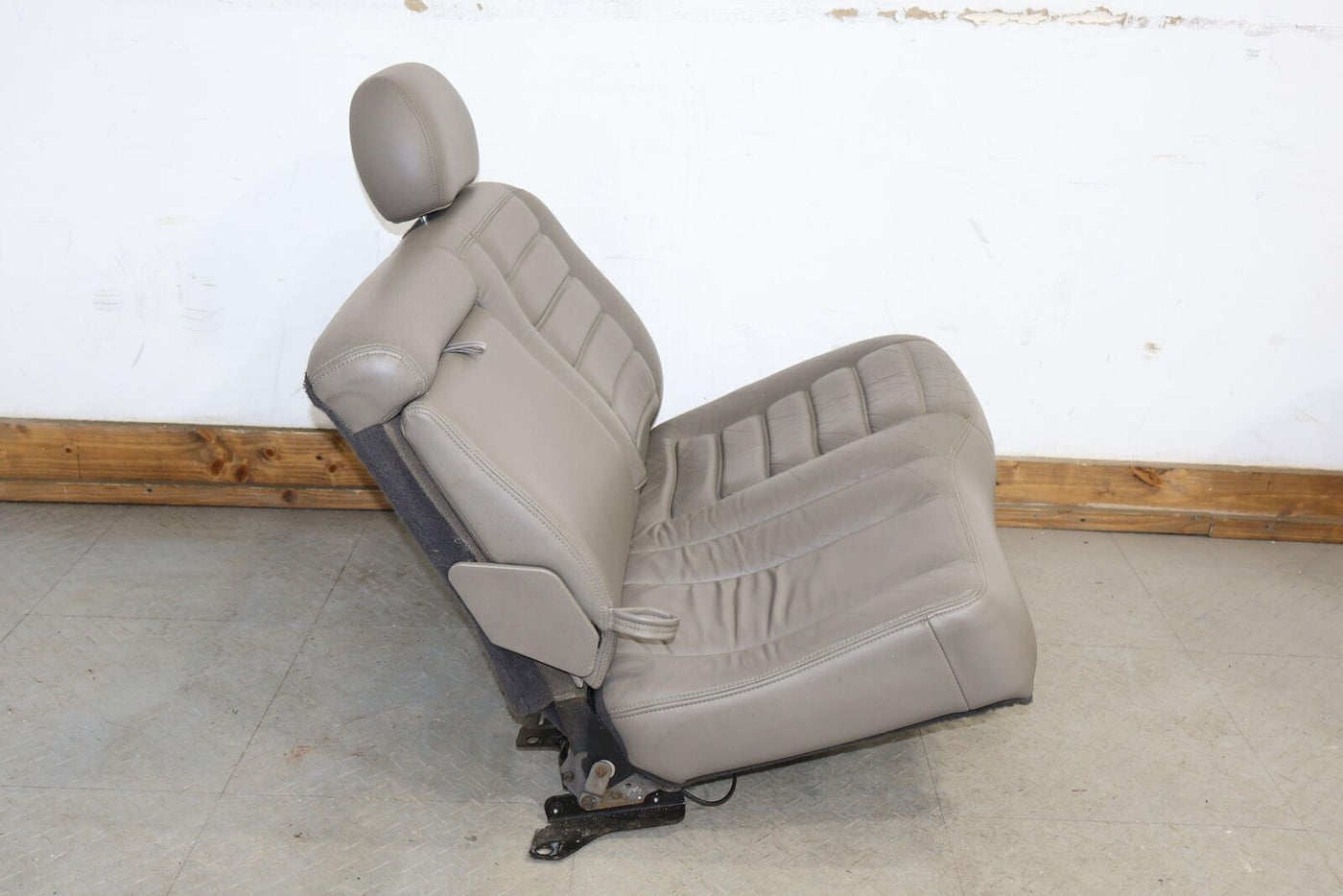 03-07 Hummer H2 2nd / Rear Row Leather Seat (Wheat 502) SUV Only