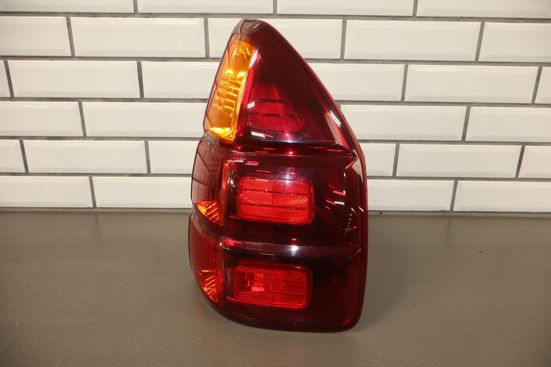 03-09 Lexus GX470 (W/O Sport Pkg) Right Passenger Tail Light Lamp *Scuffs