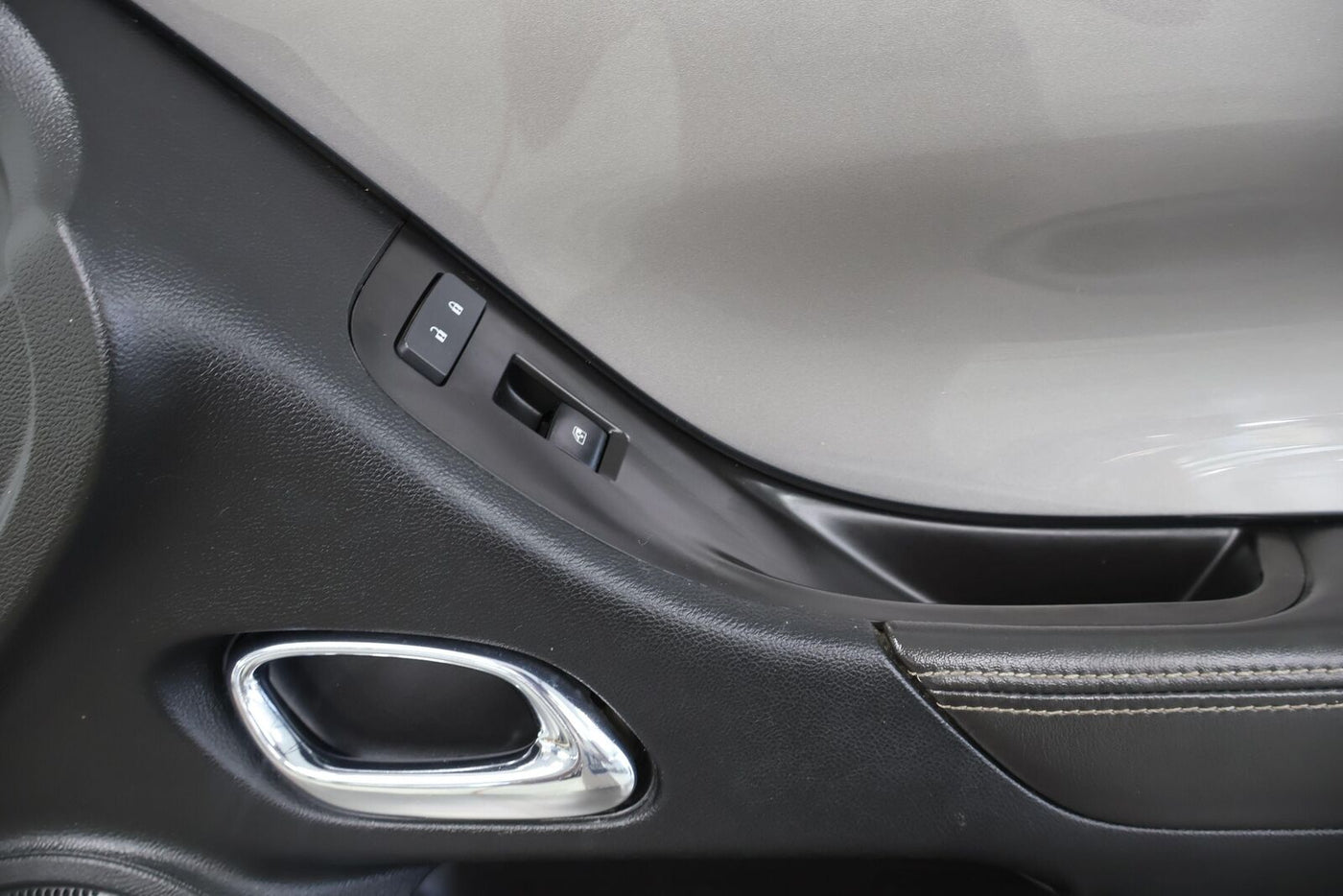 12-15 Chevy Camaro SS Right RH Door Trim Panel W/Window Switch (Black AFM) Notes