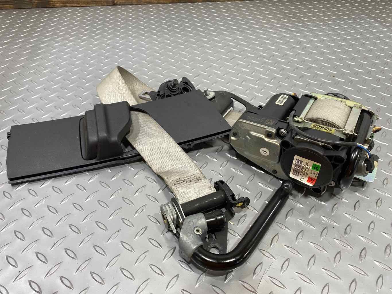 15-20 Mercedes C63s W205 Sedan Front Right RH Seat Belt Retractor (Gray 811)