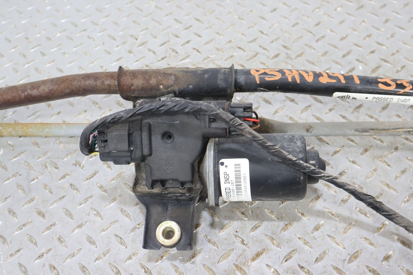 03-07 Hummer H2 Windshield Wiper Transmission Linkage W/ Motor (Tested)