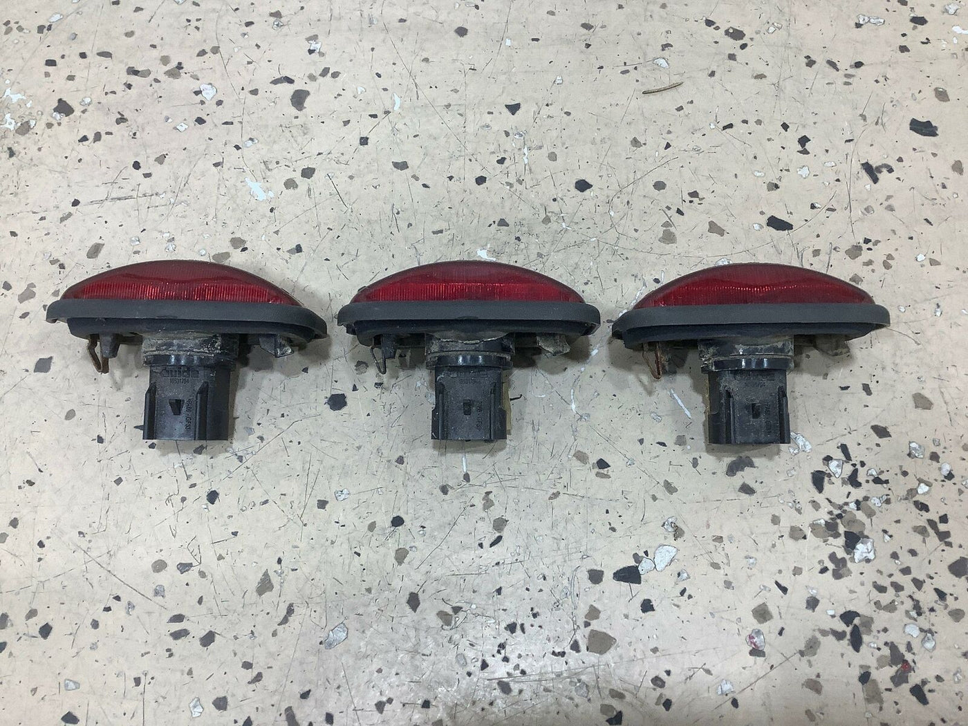 03-09 Hummer H2 Rear Hatch Mounted Clearance Lights 3PC (Red) Tested