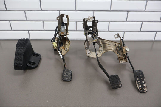 01-05 Mazda Miata NB Manual Pedals Set W/ Accelerator/Brake/Clutch/Dead Pedal