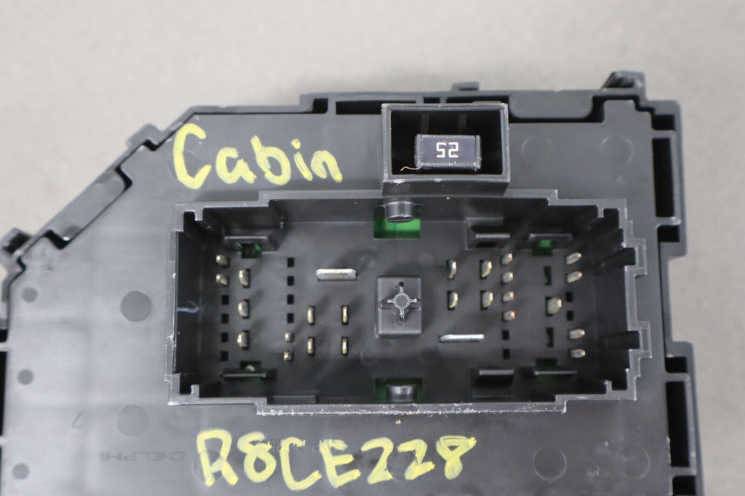 07-08 Silverado Sierra 1500 Cabin Fuse Relay Junction Board Box 25815394