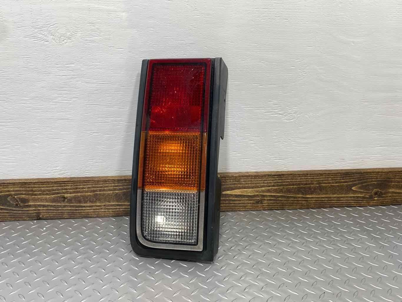 03-04 Hummer H2 Left LH Tail Light Tail Lamp (Body Mounted) OEM Tested Cracked