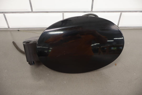 2014-2017 Maserati Ghibli Gas Fuel Tank Filler Door (Nero Ribelle NMI)