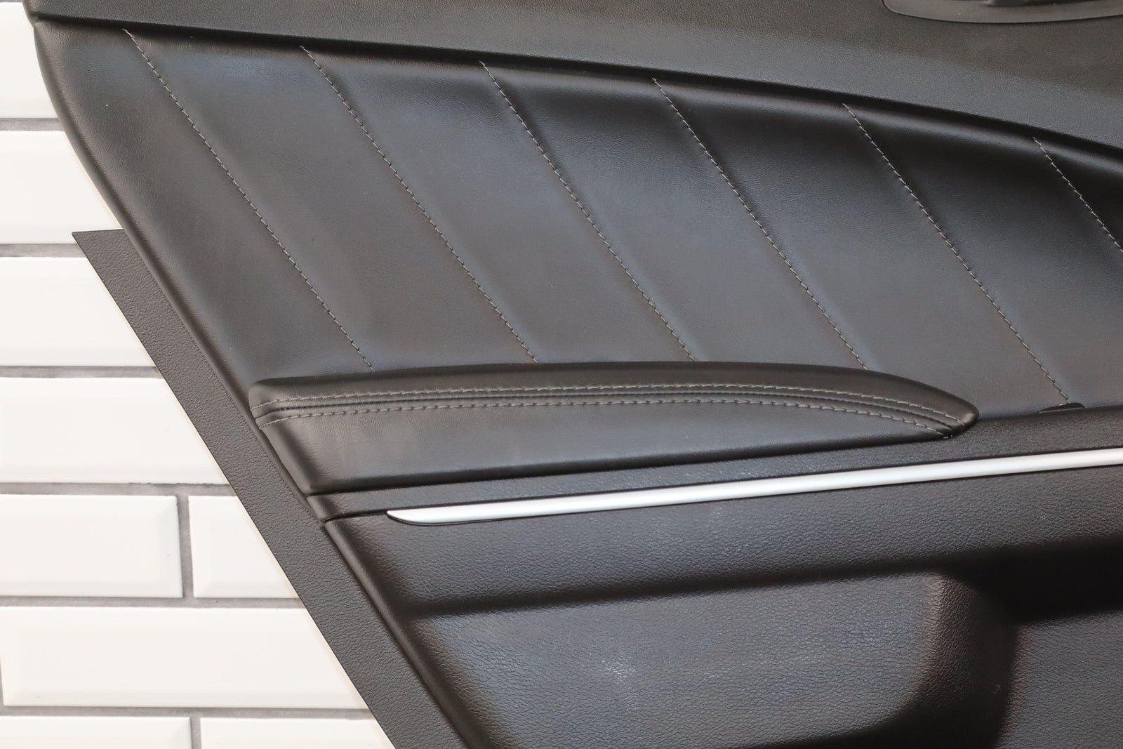 RT-119395 ページ 19-23 Dodge Charger Scat Pack 392 Left Rear Black Leather Door