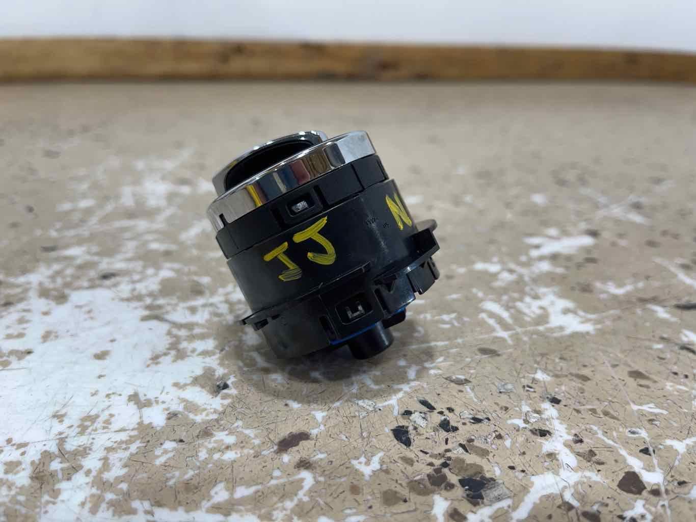 15-18 Porsche Macan Dash Moutn Headlight Control Switch NO Bezel (Tested)