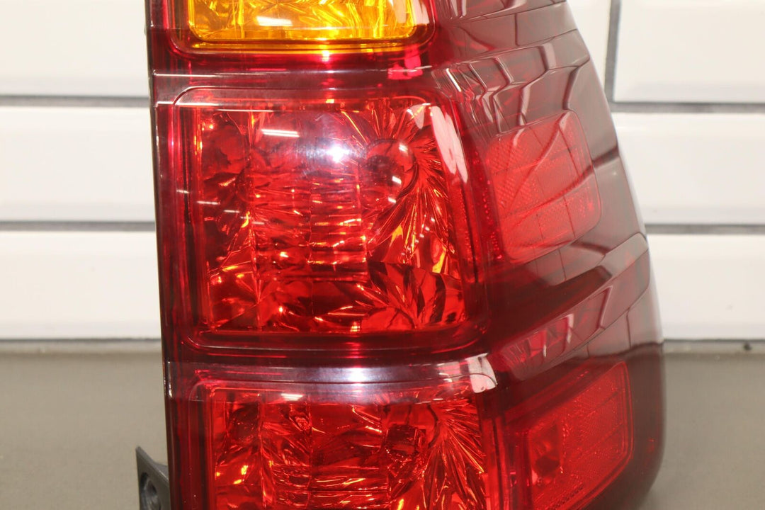 03-09 Lexus GX470 (W/O Sport Pkg) Right Passenger Tail Light Lamp *Scuffs