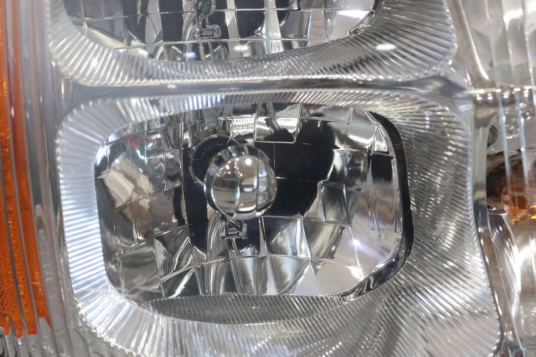 02-06 Cadillac Escalade Passenger Right RH HID Headlight Lamp (Tested) Hazy