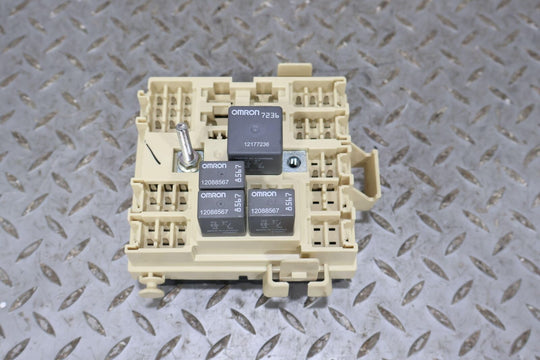 99-02 Escalade Tahoe Yukon OEM Cabin Fuse Relay Junction Box (15770996-01)