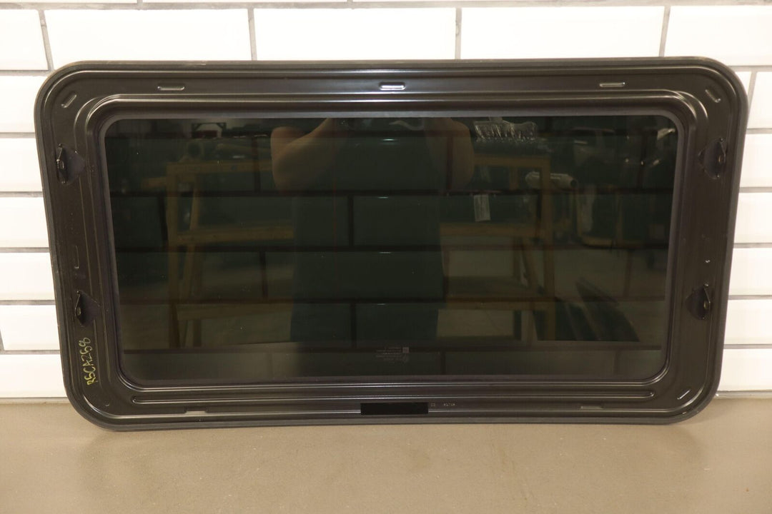 02-06 Cadillac Esclade/Yukon/Tahoe GMT800 Sunroof Glass (Glass Only)