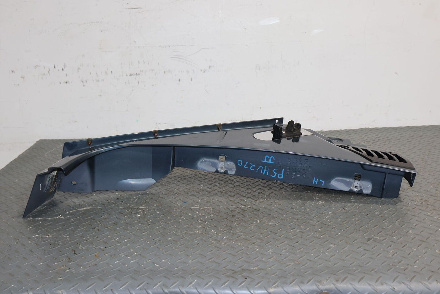 03-09 Hummer H2 Left LH OEM Front Fender W/Vent (Stealth Gray 46U) See Notes