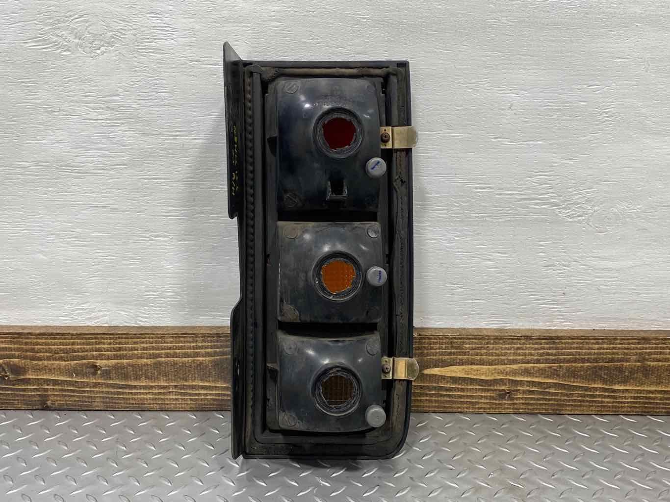 03-04 Hummer H2 Passenger Right RH Tail Light Tail Lamp (Body Mounted) OEM