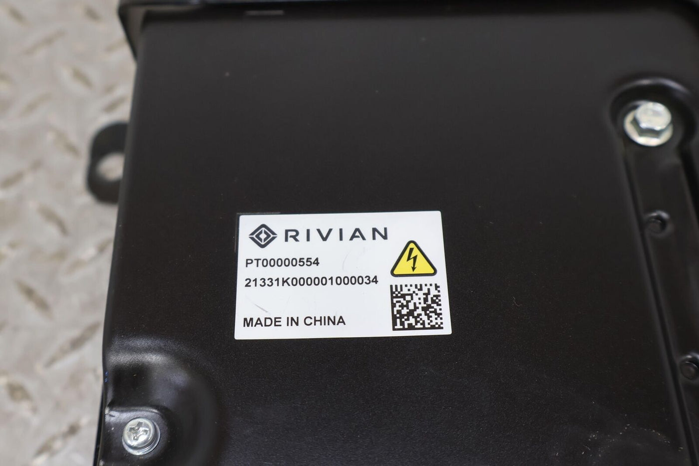 2022 - 2024 Rivian R1S OEM Power Inverter Converter Unit (PT00000554)