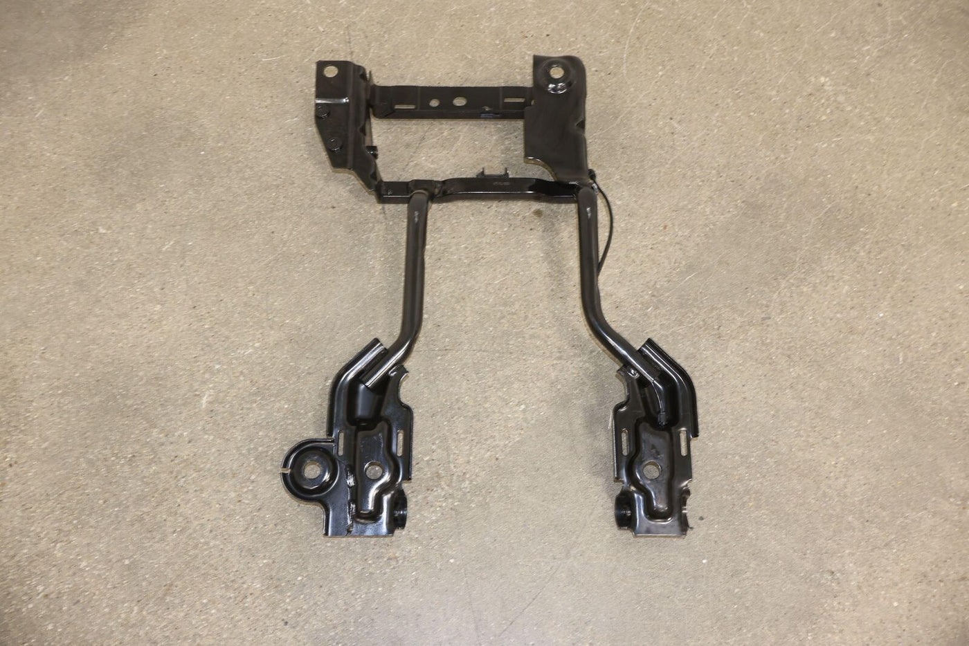 2003-2007 Hummer H2 SUV Rear 2nd Row Right RH Seat Track (Folds Properly)