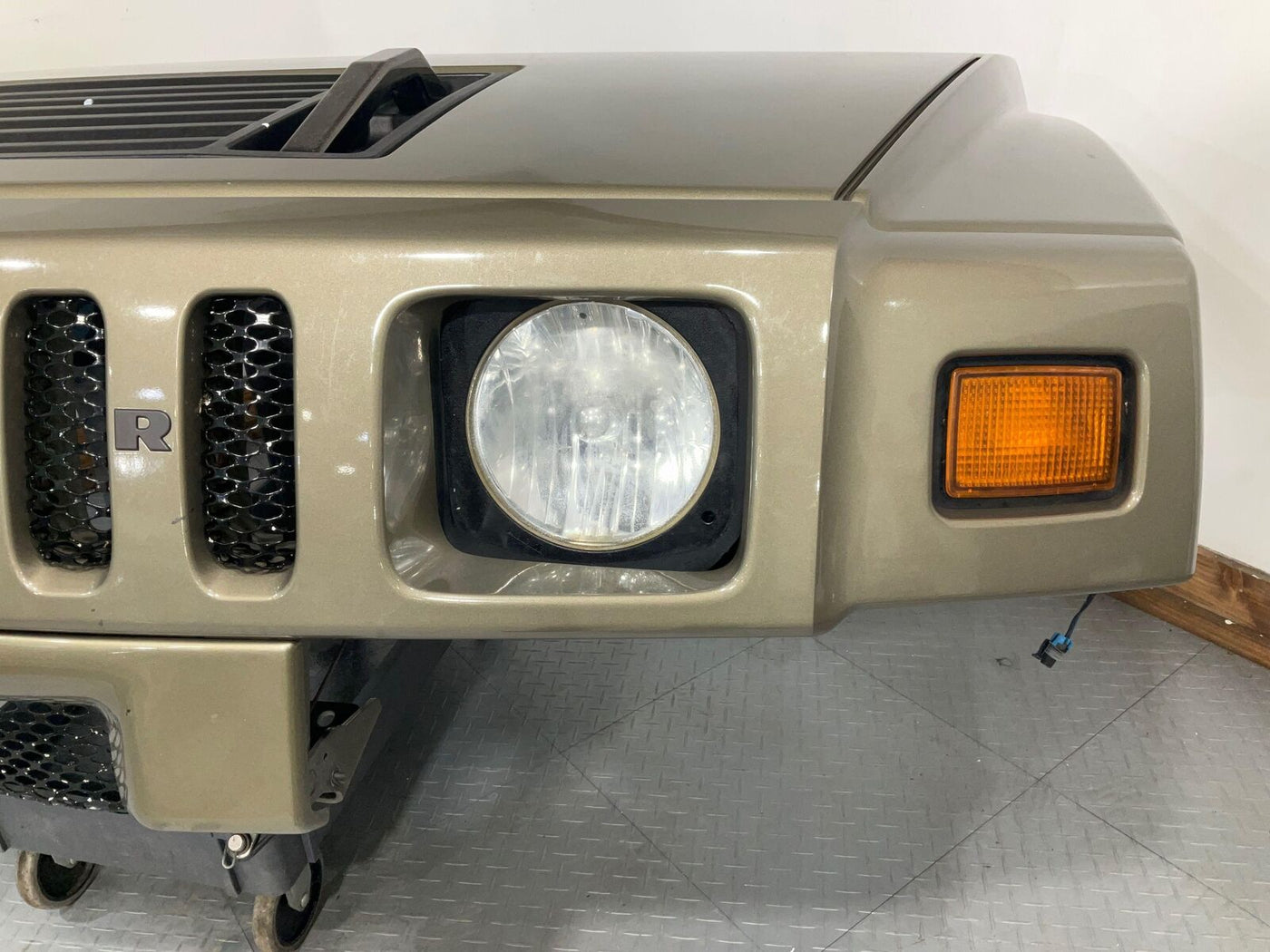 03-07 Hummer H2 OEM Hood W/ Lighting & Grilles (Desert Sand 18U) See Notes