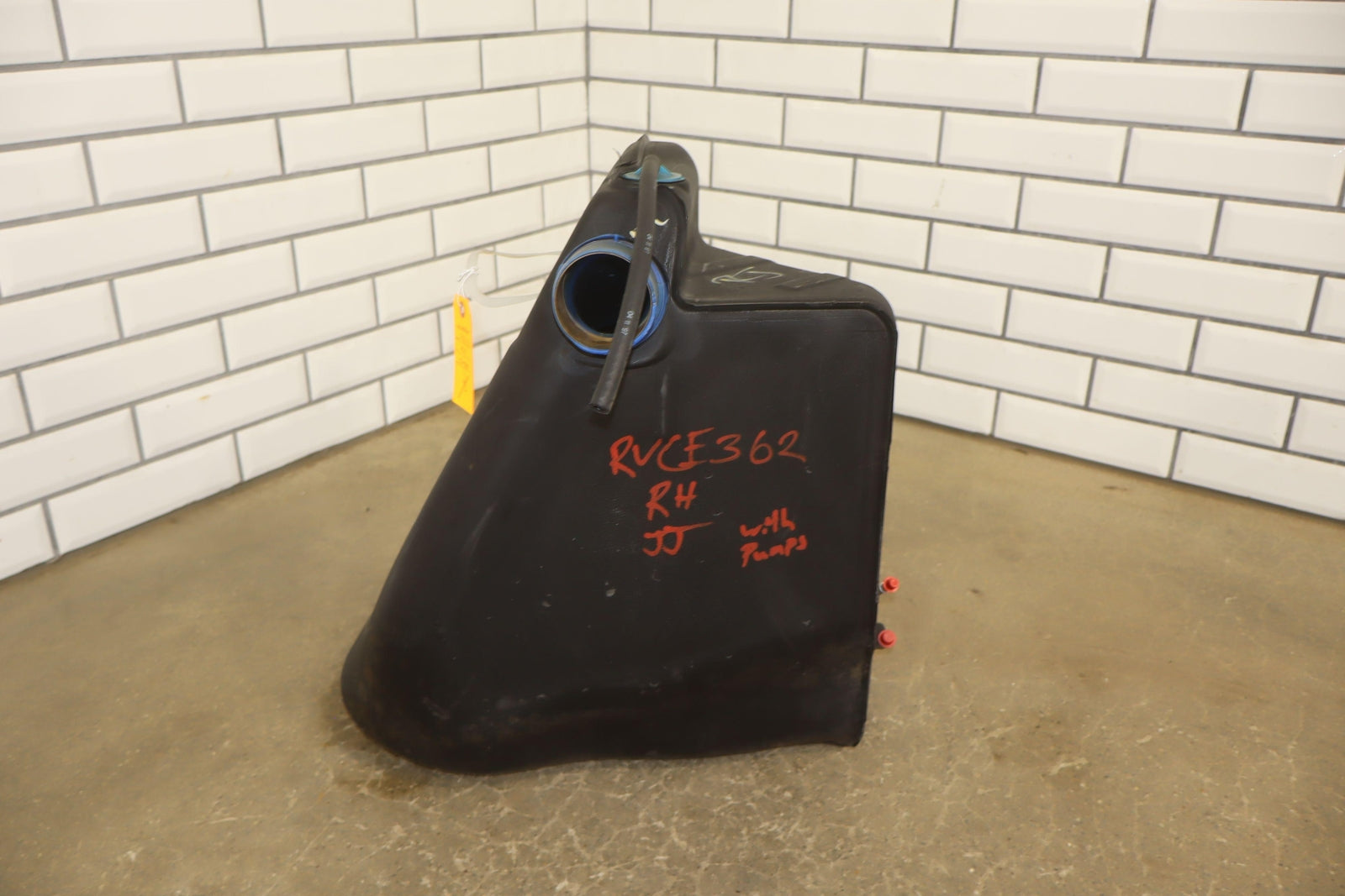 97-98 C5 Corvette Pair LH&RH Fuel Tanks W/Pumps *NO Crossover Tube