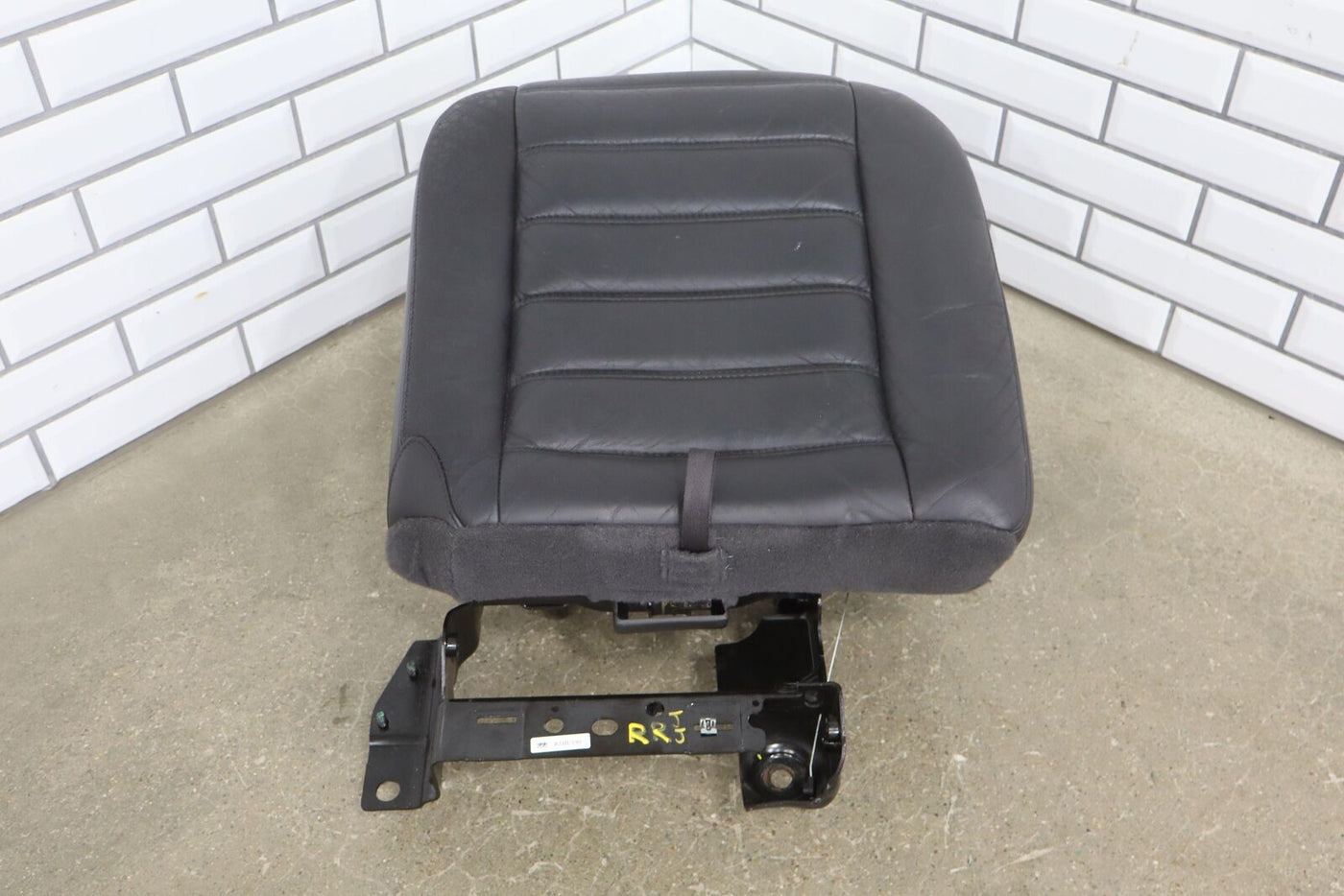 03-07 Hummer H2 SUV Rear 2nd Row Right RH Seat Bottom W/Frame Only Ebony (482)