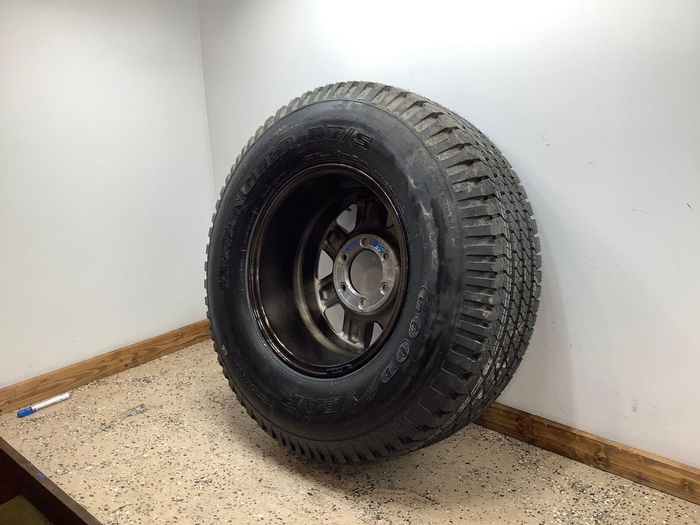 06-10 Hummer H3 Full-Size 16 Inch Aluminum Spare With Wrangler RTS Tire