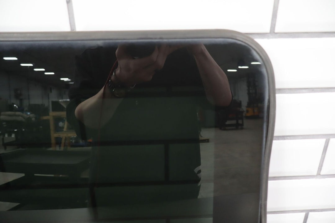 02-06 Cadillac Escalade GMC Tahoe/Yukon/Suburban Sunroof Glass (Glass Only)