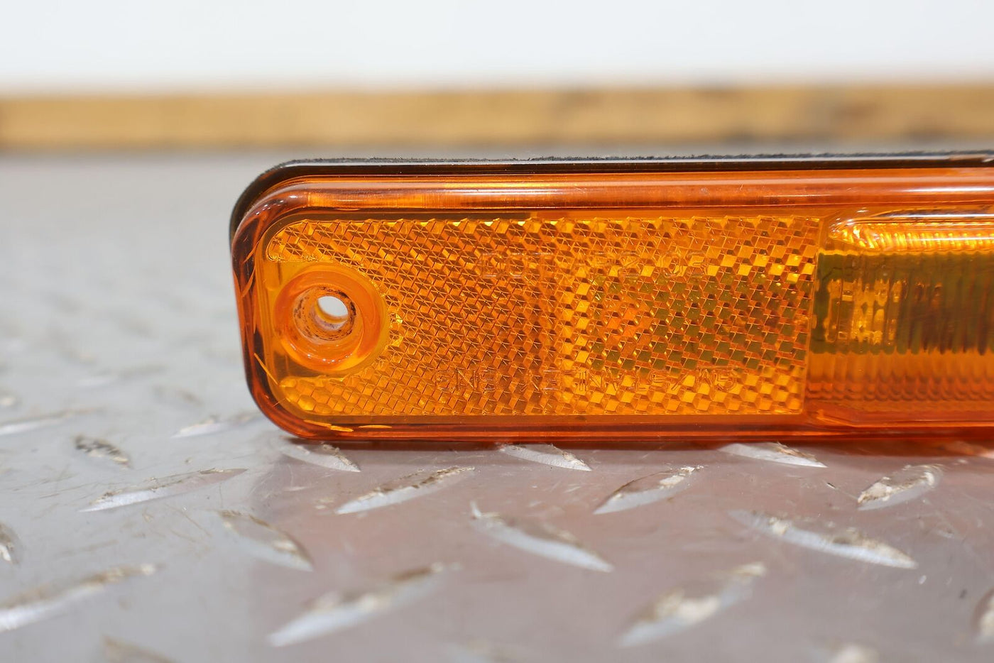 03-09 Hummer H2 Passenger Right RH Front Hood Mounted Amber Marker Light