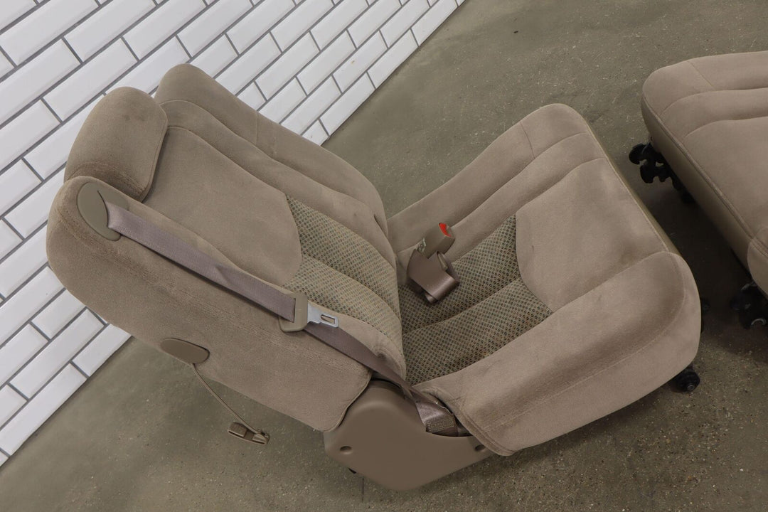 2001-2006 Chevy Tahoe/Yukon Cloth 3rd Row Seat (Neutral) See Photos