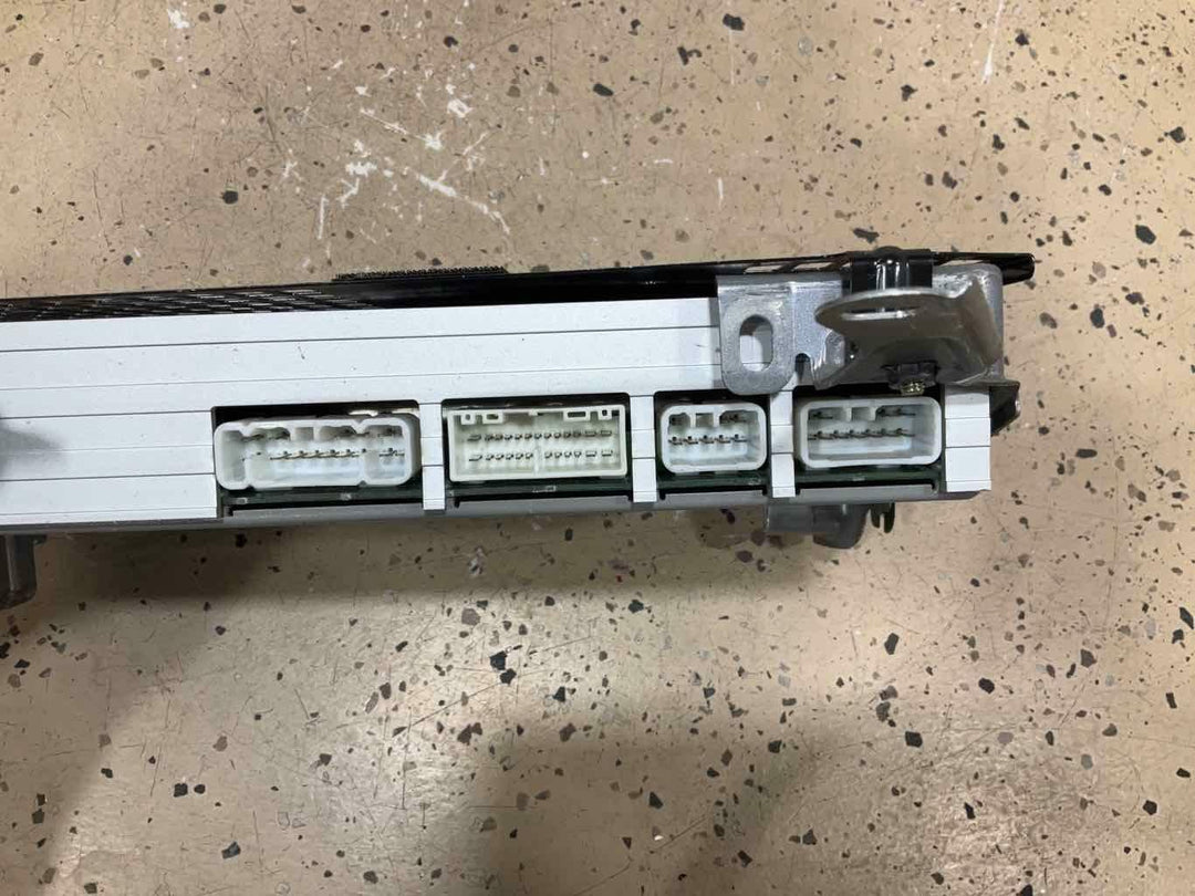 03-06 Lexus GX470 12 Speaker Radio Amplifier