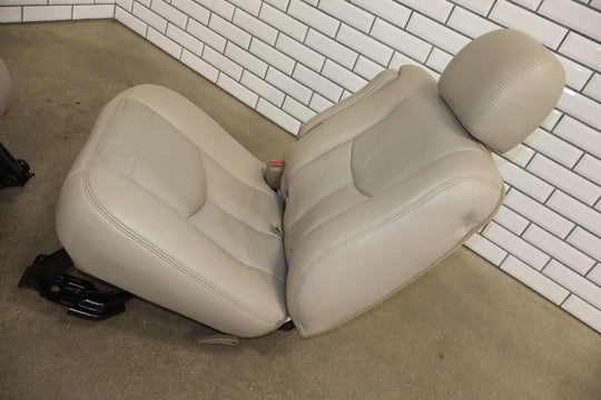 03-06 Chevy Tahoe/ GMC Yukon 2nd Row Bucket Seat Set (Neutral Leather)