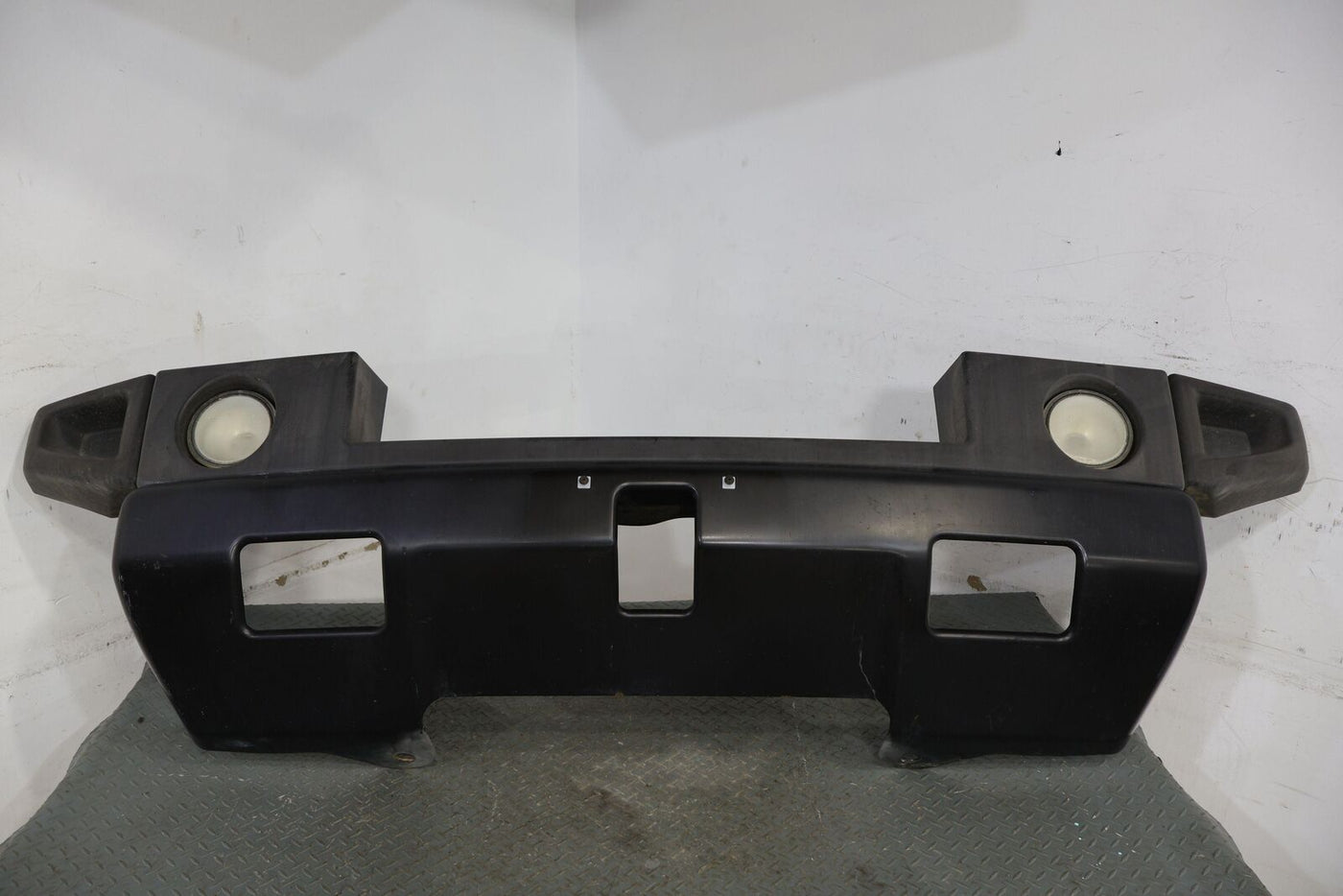 03-09 Hummer H2 Front Bumper W/ Textured Black Covers & Fog Lights (See Notes)