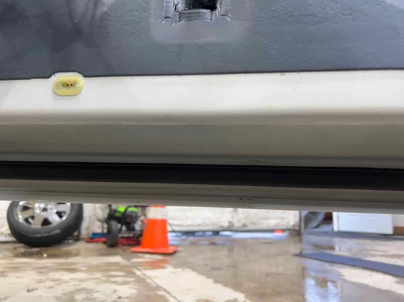 02-05 Ford Thunderbird Passenger Right RH Door With Glass (Ceramic White W5)