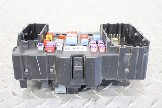 16-18 GMC Sierra Silverado 1500 Left LH Cabin Fuse Junction Box (23459420_01)