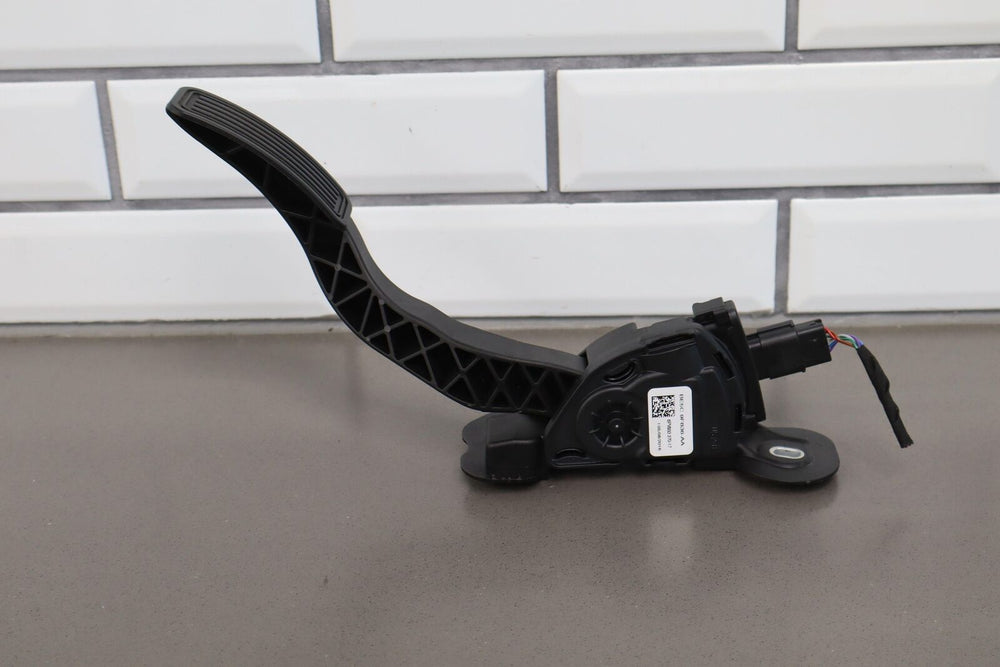 2012-2020 Tesla Model X S Accelerator Throttle Pedal (BE5C 9F836-AA) OEM