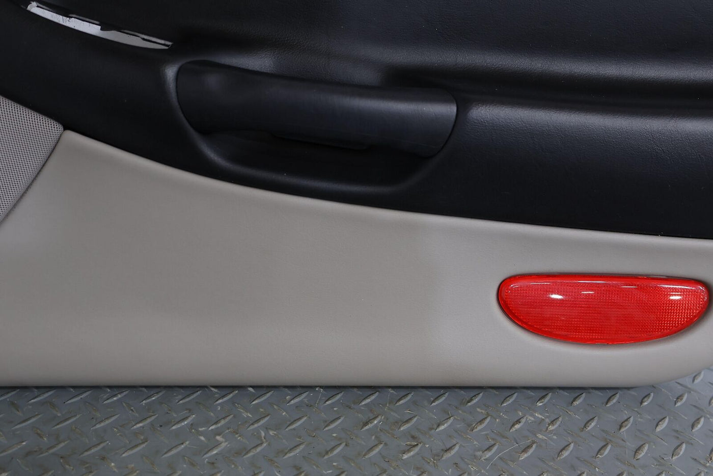 97-04 Chevy Corvette C5 Passenger Right Door Trim Panel (Light Gray 923) Notes