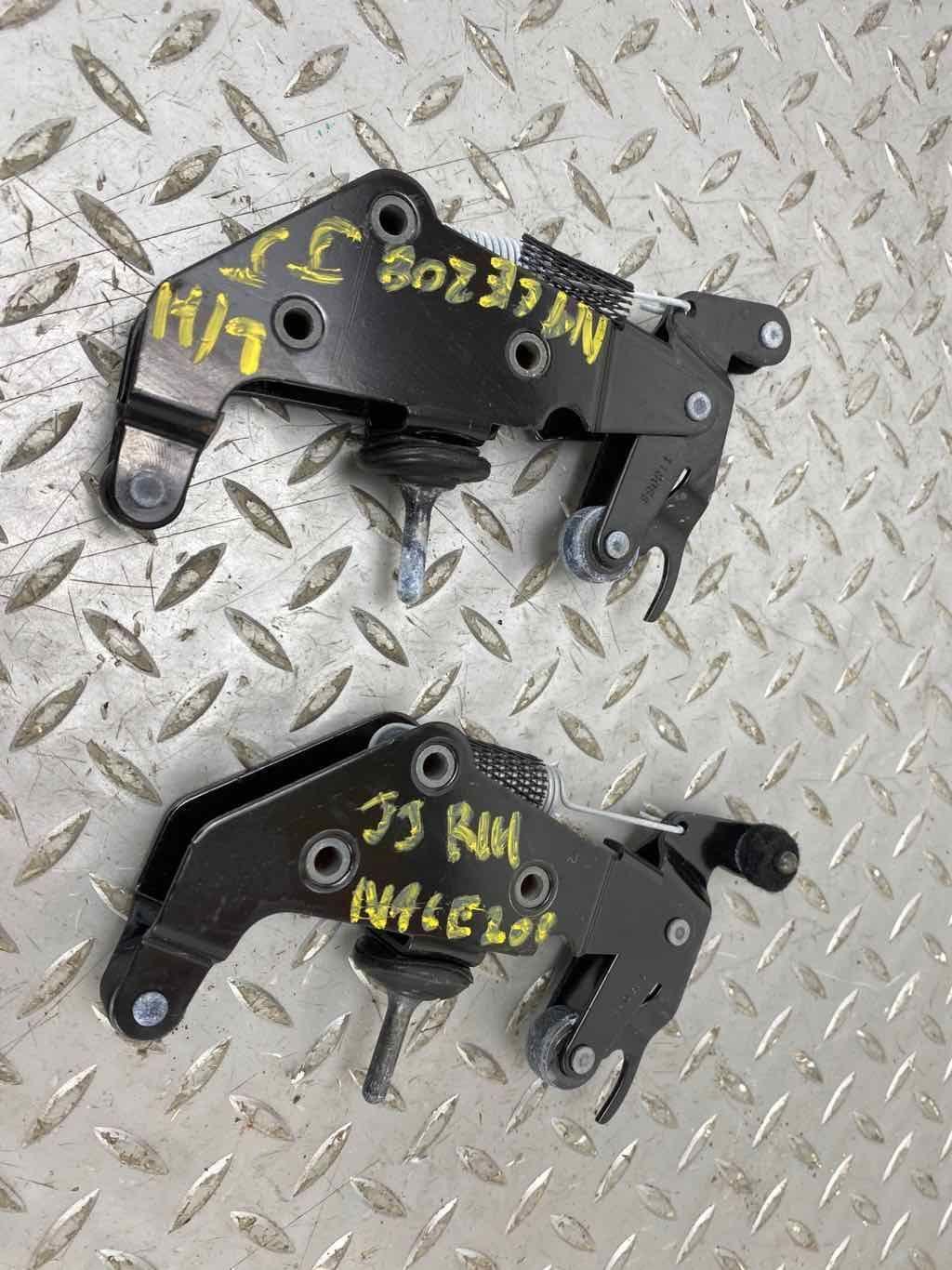 03-06 Chevy SSR PAIR Left & Right Convertible Top Latches (Tested) Roof Mount