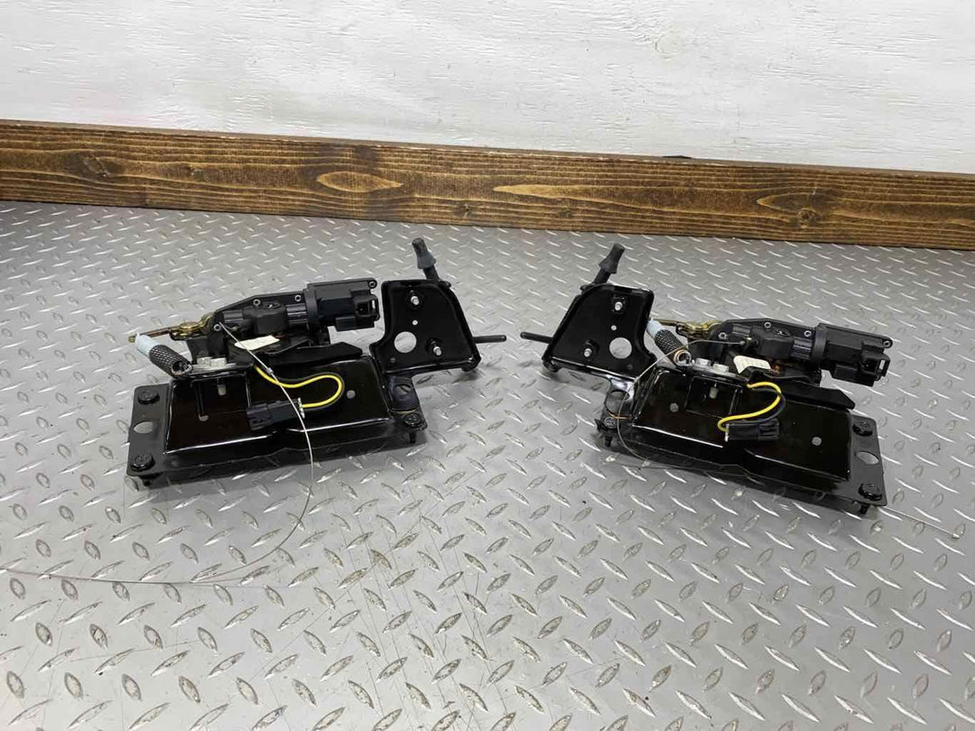 97-04 Chevy Corvette C5 Hatchback Pair LH & RH Hatchback Lid Latches