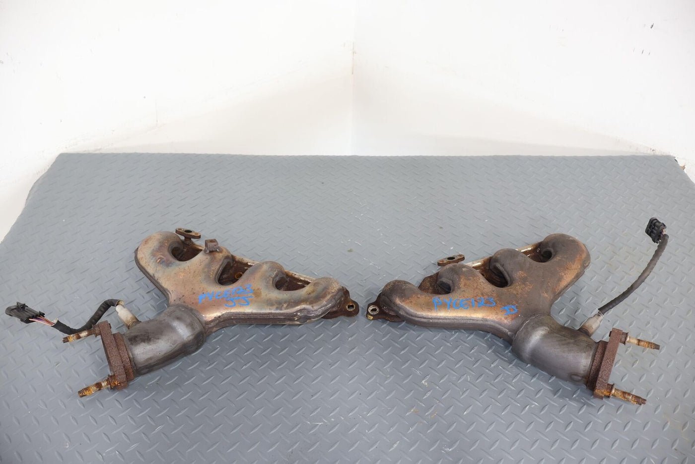 99-00 Chevy Corvette C5 RH & LH Pair of LS1 Exhaust Manifolds OEM