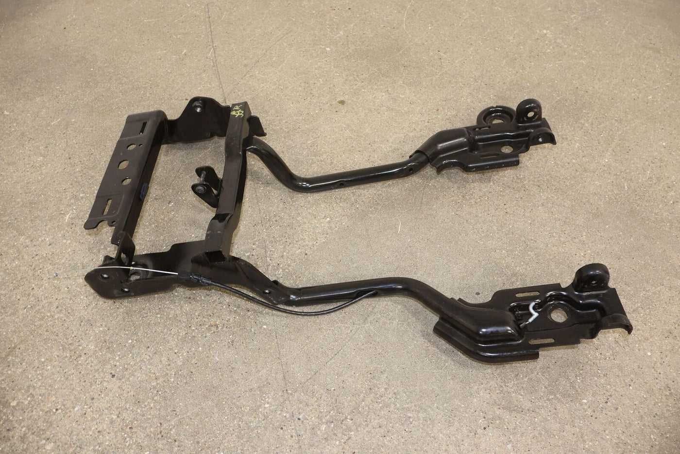 2003-2007 Hummer H2 SUV Rear 2nd Row Right RH Seat Track (Folds Properly)