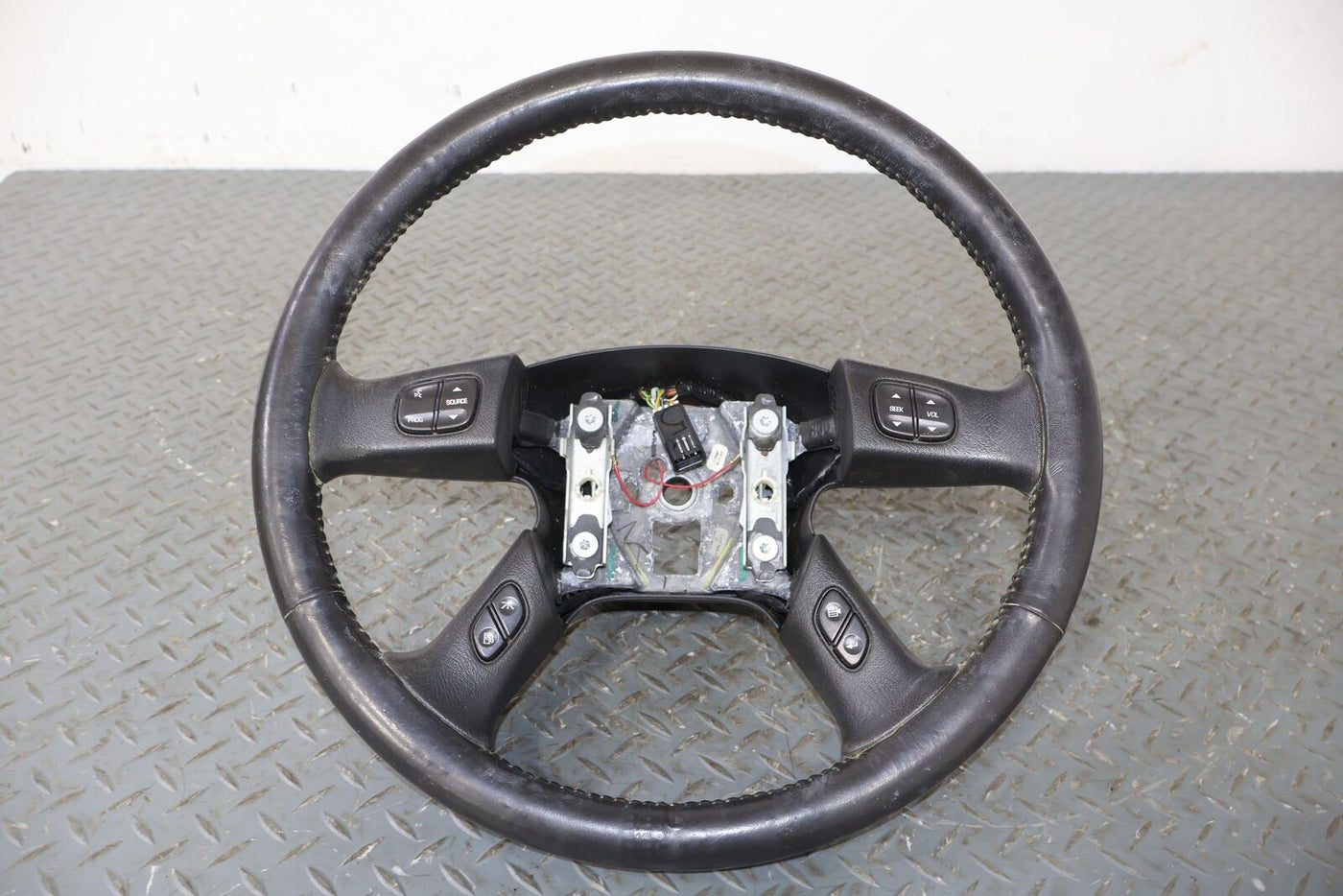 03-07 Hummer H2 OEM Leather Steering Wheel (Ebony 19i) Mild Wear