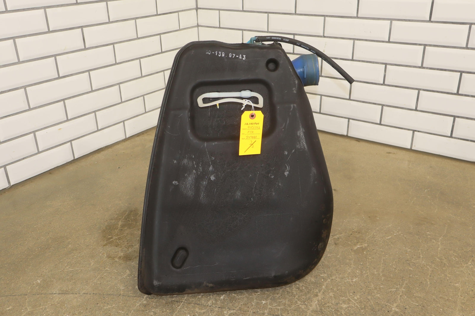 97-98 C5 Corvette Pair LH&RH Fuel Tanks W/Pumps *NO Crossover Tube