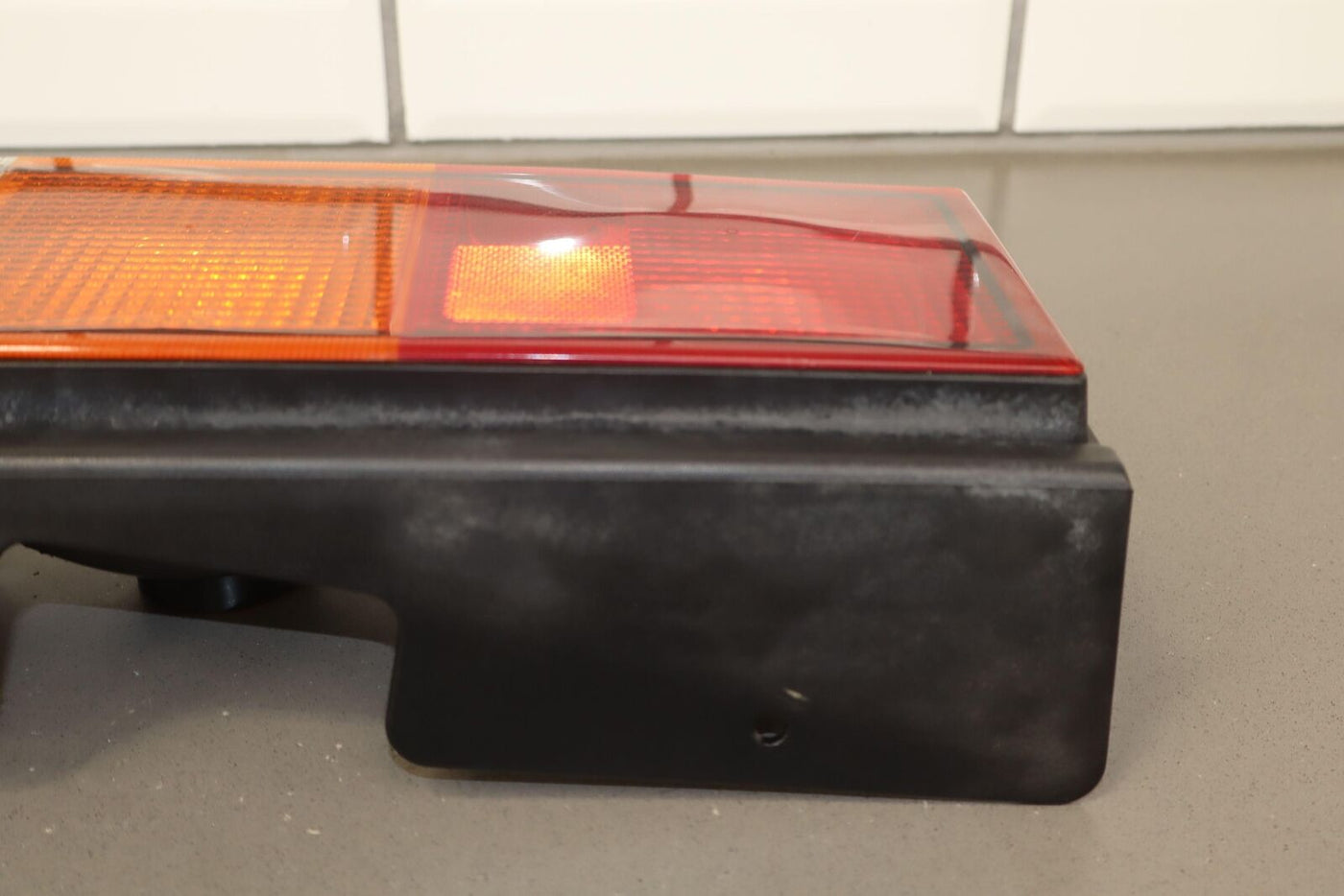 03-04 Hummer H2 Left LH Driver Tail Light Tail Lamp (Body Mounted) OEM Tested