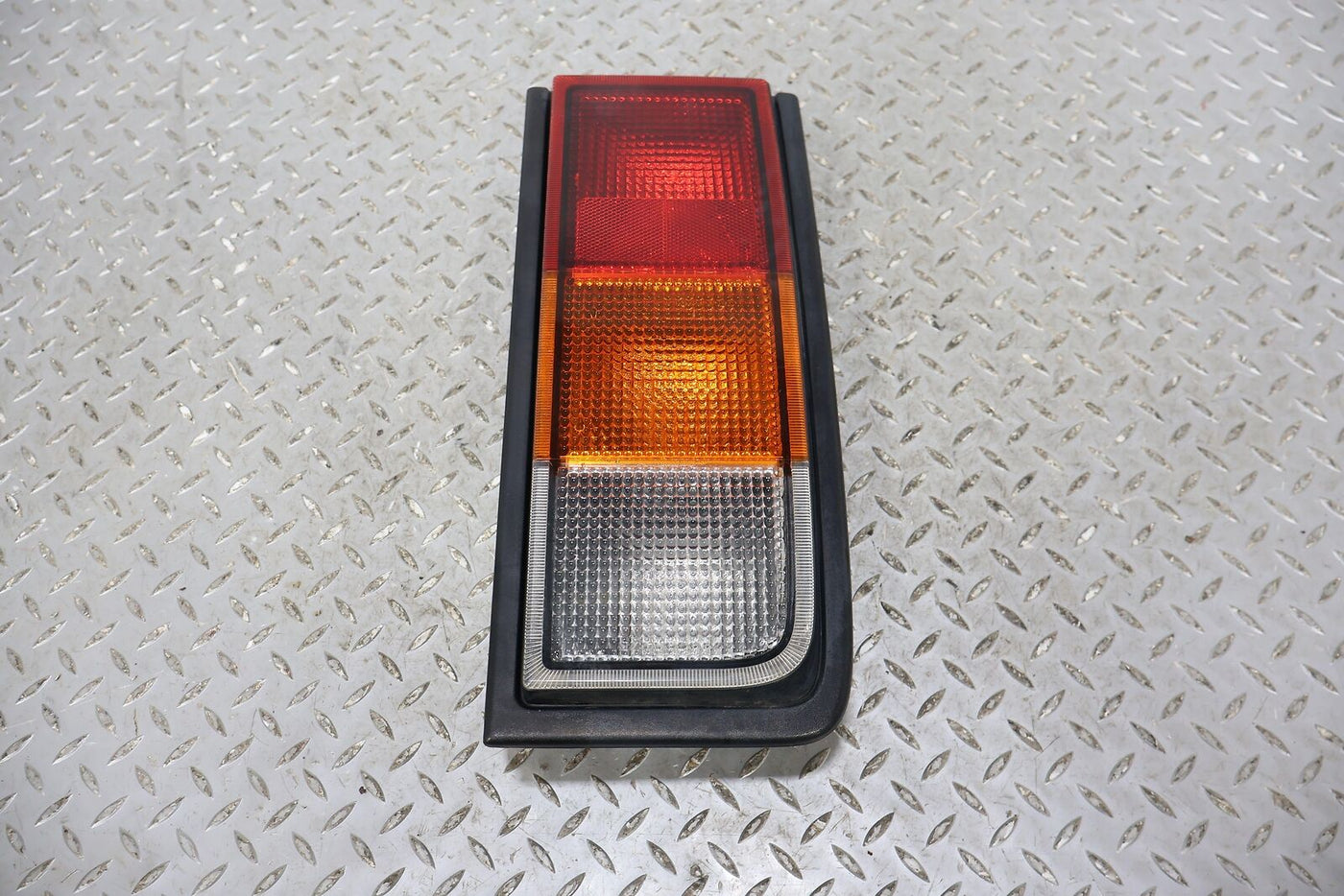 03-04 Hummer H2 Right Passenger Tail Light Tail Lamp (Body Mounted) OEM Tested